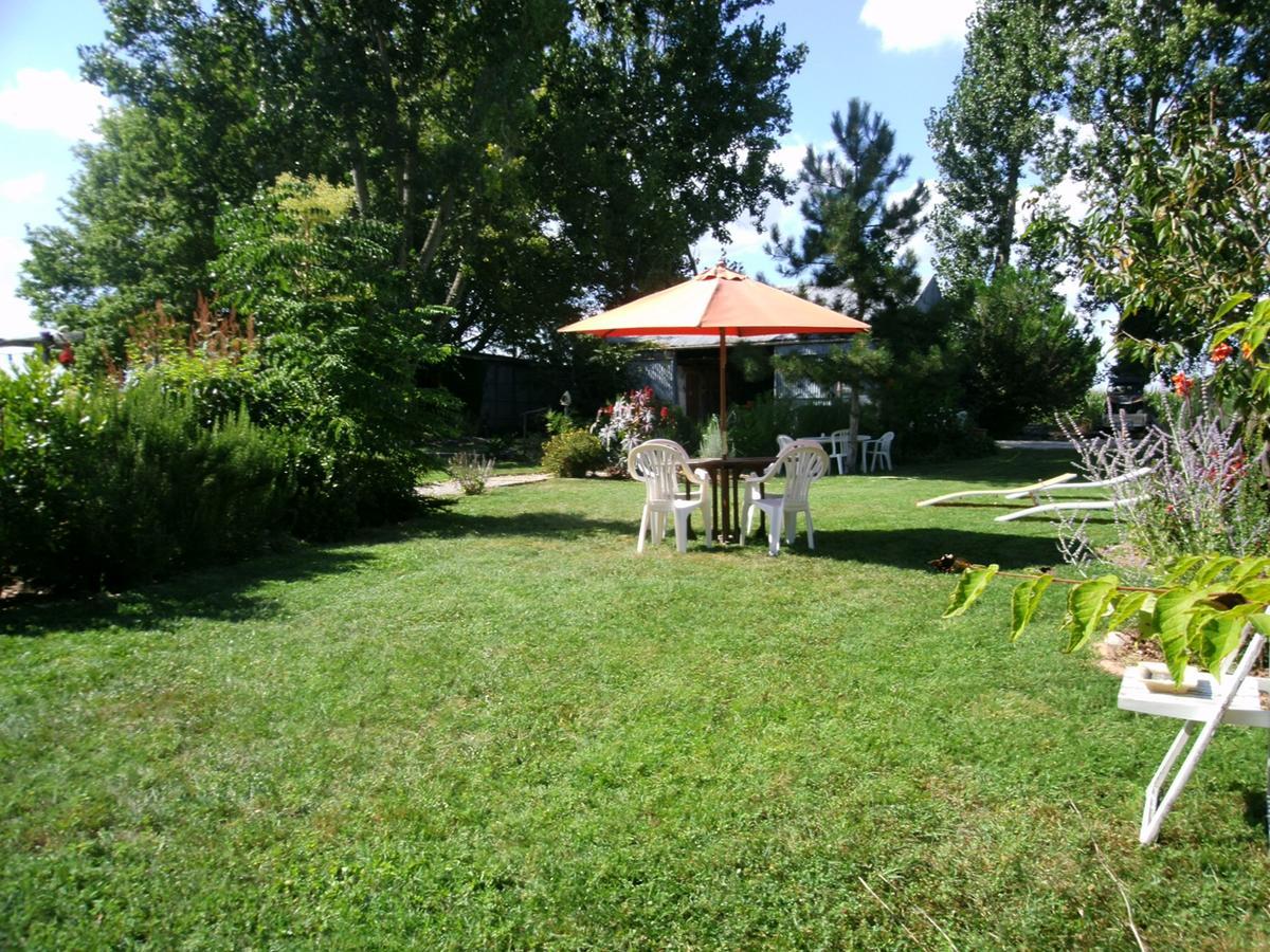 Le Bord De L'Eau Bed & Breakfast Sainte-Terre Exterior photo